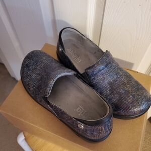 Alegria Textured Slip-On Shoes in Black and Gray